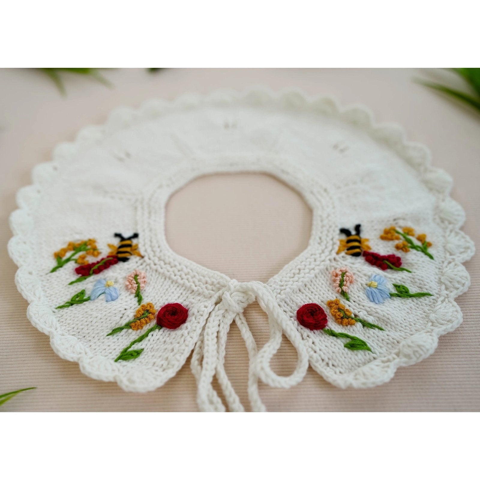 Bee's collar