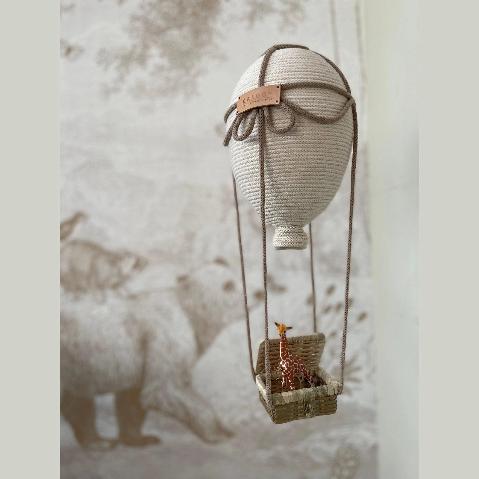 Balloon Flight (20 cm balloon with basket)  with giraffe Nursery Decor - TilianKids