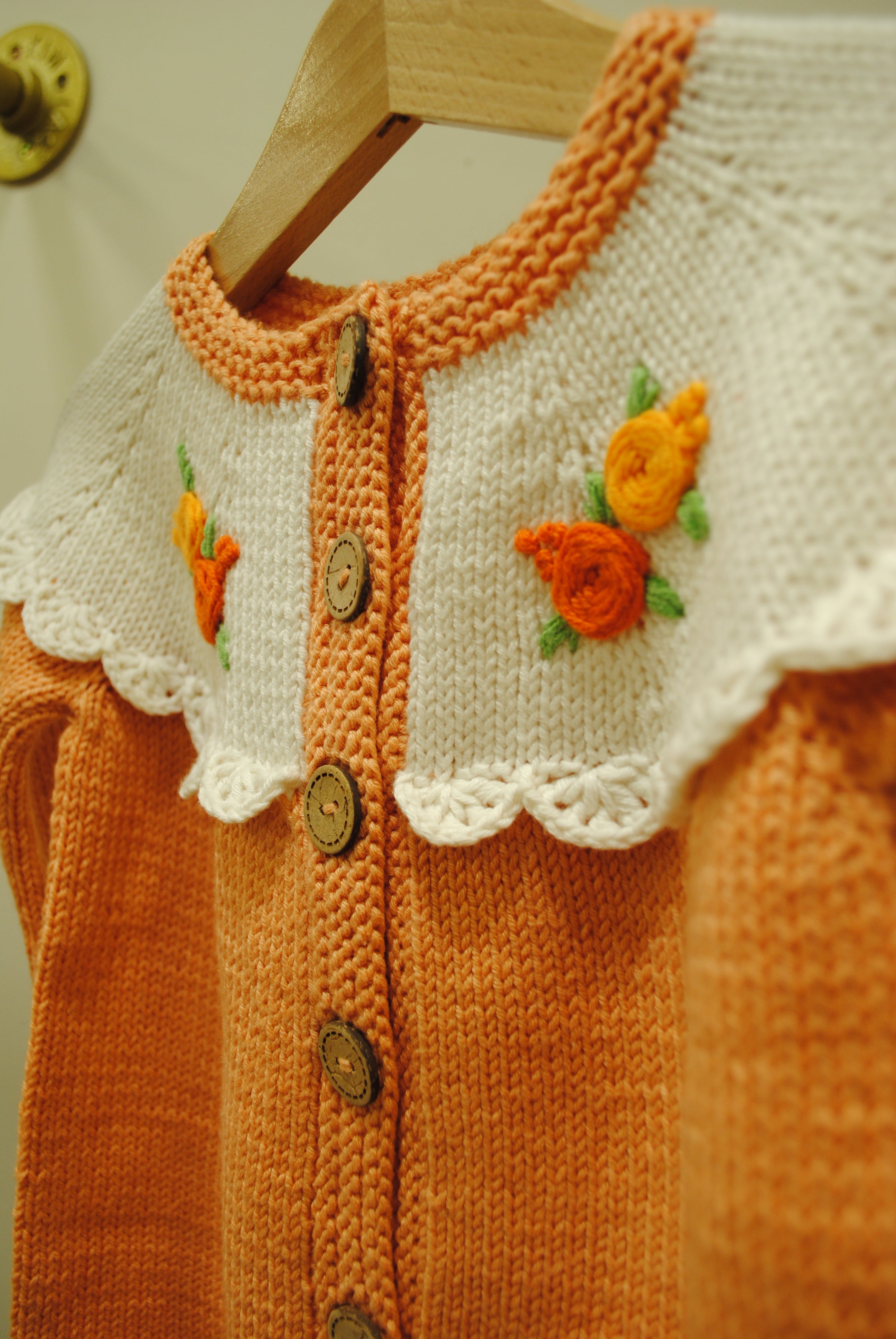 Josette - Elegant baby girl cardigan in pastel tones