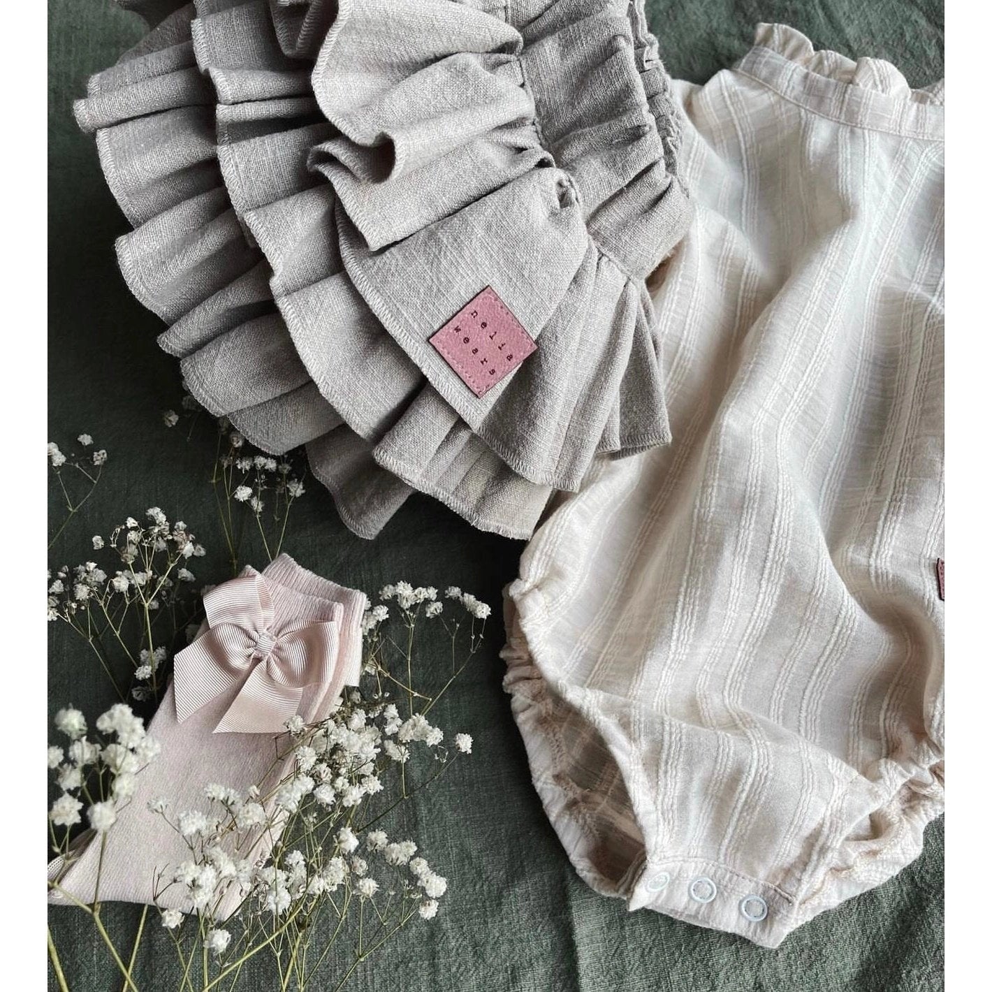 Linen bloomers with frills - TilianKids